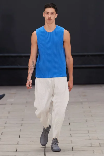 Look 27